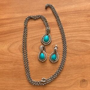 Vintage Avon 1972 Faux Turquoise & Silvertone Pendant Necklace & Earring Set
